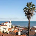 Cosy Alfama Hideout - With Rooftop Terrace 아파트 리스본