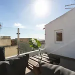 Cosy Alfama Hideout - With Rooftop Terrace 아파트 리스본