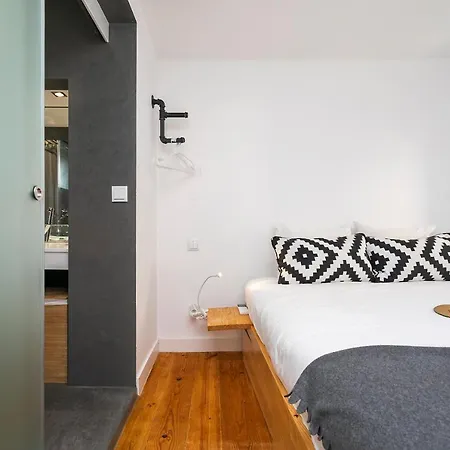 Cosy Alfama Hideout - With Rooftop Terrace Апартаменти *