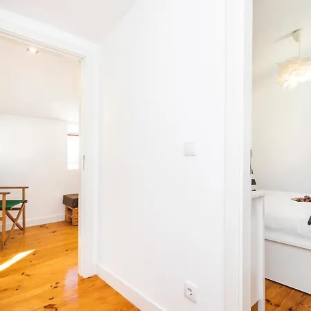 Cosy Alfama Hideout - With Rooftop Terrace Апартаменти *