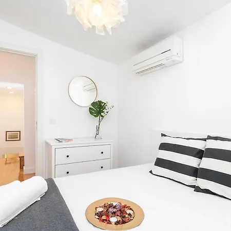 Cosy Alfama Hideout - With Rooftop Terrace Апартаменти Лісабон
