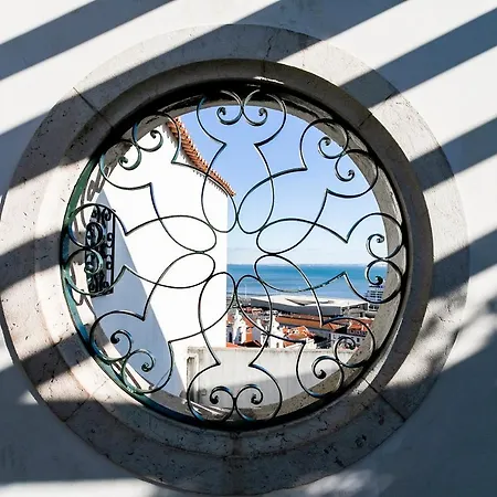 Апартаменти Cosy Alfama Hideout - With Rooftop Terrace *