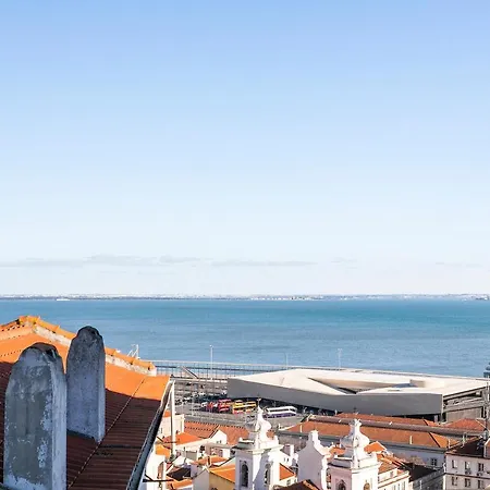 Cosy Alfama Hideout - With Rooftop Terrace Лісабон