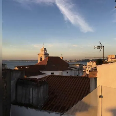 Cosy Alfama Hideout - With Rooftop Terrace 아파트