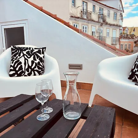Cosy Alfama Hideout - With Rooftop Terrace