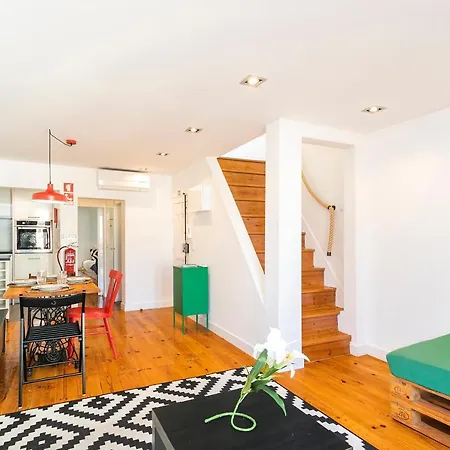 Apartment Cosy Alfama Hideout - With Rooftop Terrace *
