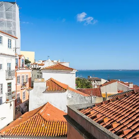 Cosy Alfama Hideout - With Rooftop Terrace *