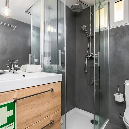 Cosy Alfama Hideout - With Rooftop Terrace