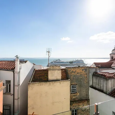 Cosy Alfama Hideout - With Rooftop Terrace Lisbona
